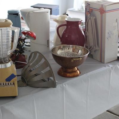 Sale Photo Thumbnail #100: Mixed kitchenware and small appliance bundle