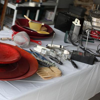 Sale Photo Thumbnail #101: Table Lot