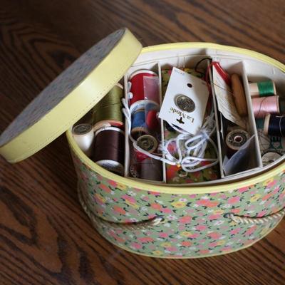 Sale Photo Thumbnail #105: Vintage sewing kit