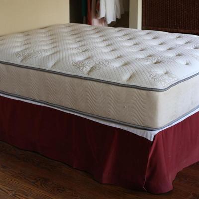 Sale Photo Thumbnail #114: Queen size mattress, boxspring, and bedskirt