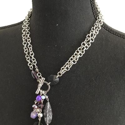 Very nice silver tone, chain charm, toggle necklace