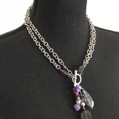 Very nice silver tone, chain charm, toggle necklace