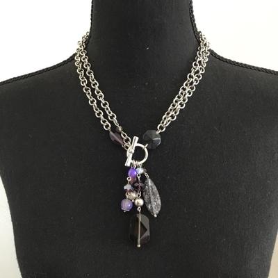 Very nice silver tone, chain charm, toggle necklace