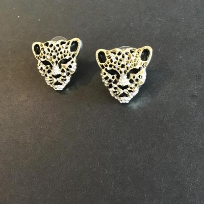 Sale Photo Thumbnail #124: Beautiful leopard head fashion earrings Please see attached photos