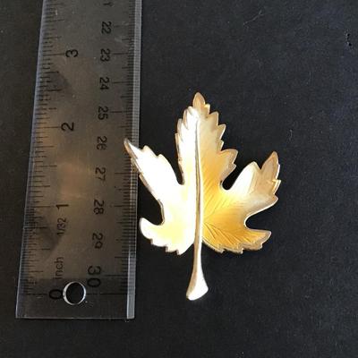 Sale Photo Thumbnail #169: Beautiful Vintage Enamel Gold Tone Leaf Brooch Please see attached photos