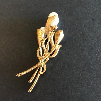 Sale Photo Thumbnail #215: Beautiful Vintage gold tone calla Lily brooch with faux pearls and clear rhinestones Please see attached photos