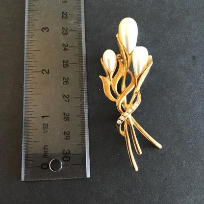 Sale Photo Thumbnail #214: Beautiful Vintage gold tone calla Lily brooch with faux pearls and clear rhinestones Please see attached photos