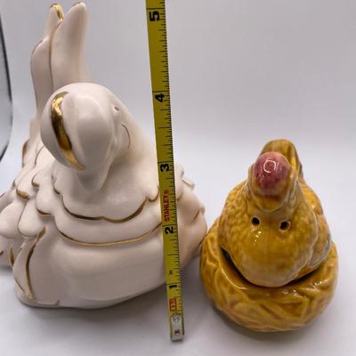 Hen, rooster and nest S&P shakers with cream and gold hen