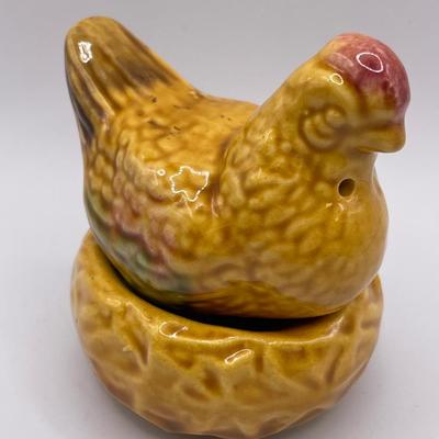 Hen, rooster and nest S&P shakers with cream and gold hen