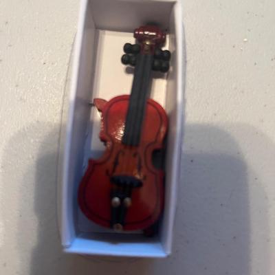 Mini violin