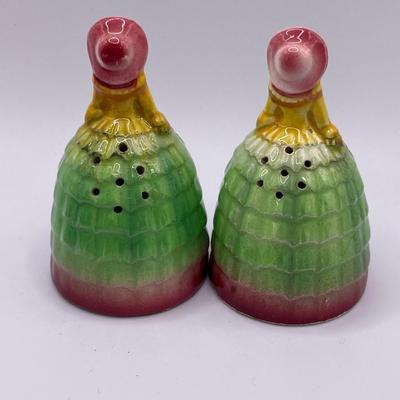 Kissing couple and S. belle S&P Shakers