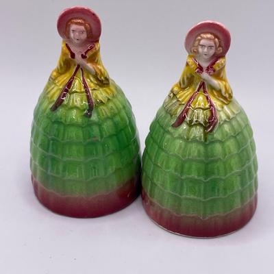 Kissing couple and S. belle S&P Shakers