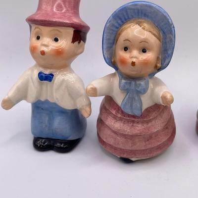 Kissing couple and S. belle S&P Shakers