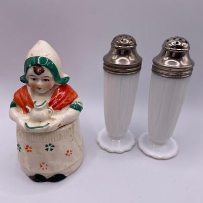 Dutch marmalade jar with Milk glass shakers