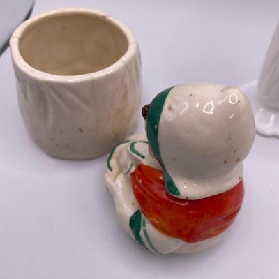 Dutch marmalade jar with Milk glass shakers