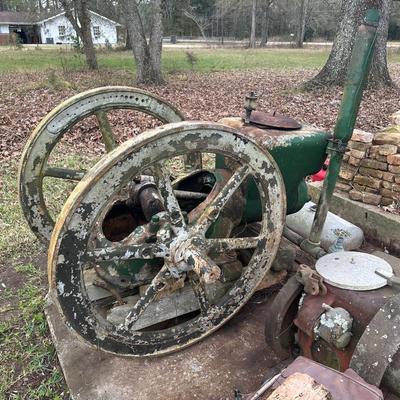 Large Antique Hit & Miss Stationary Engine