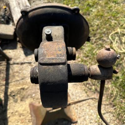 Vintage Columbus No. 400 Blacksmith Forge Blower – Cast Iron – Pedestal Mount