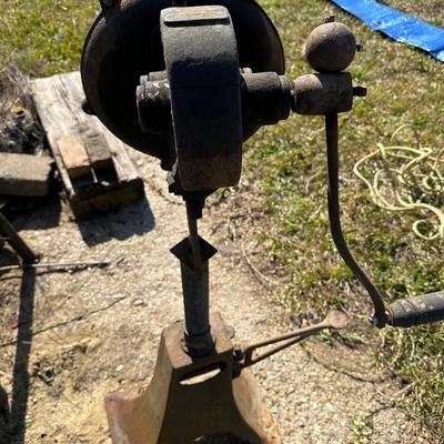 Vintage Columbus No. 400 Blacksmith Forge Blower – Cast Iron – Pedestal Mount