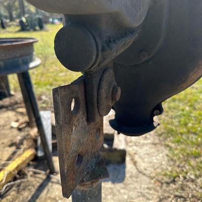 Vintage Columbus No. 400 Blacksmith Forge Blower – Cast Iron – Pedestal Mount