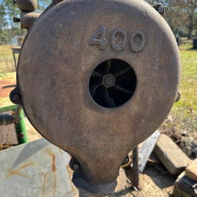 Vintage Columbus No. 400 Blacksmith Forge Blower – Cast Iron – Pedestal Mount