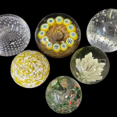 Sale Photo Thumbnail #441: Total of six pieces. No obvious chips or cracks. Measurement of largest: 3.5” Diameter. [BK]