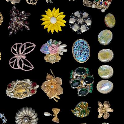 Sale Photo Thumbnail #496: Includes gold tone, silver tone, beads, stones, religious, patriotic, seasonal, and more. Total of 100+ pieces. [BK]