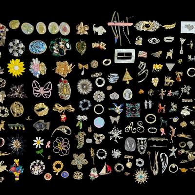 Sale Photo Thumbnail #494: Includes gold tone, silver tone, beads, stones, religious, patriotic, seasonal, and more. Total of 100+ pieces. [BK]