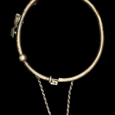 Sale Photo Thumbnail #547: [6.45g] The hinge and closure both work as they should, and the safety chain is intact. Measurement: 2.25”W. Silver content confirmed using Niton XRF precious metals analyzer. [BK]