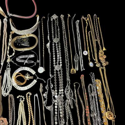 Sale Photo Thumbnail #550: Includes gold tone, silver tone, pearls, faux pearls, rhinestones, beads, and more. Total of 50+ pieces. [BK]