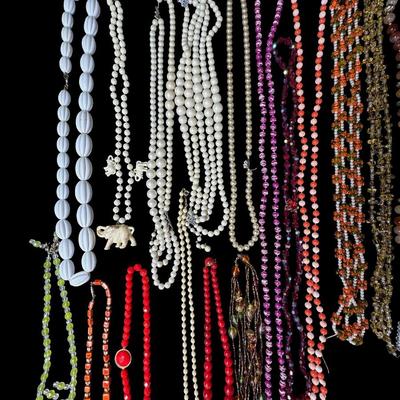 Sale Photo Thumbnail #553: Includes pearls, faux pearls, beads, crystals, and more. Total of 25+ pieces. [BK]