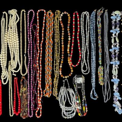 Sale Photo Thumbnail #551: Includes pearls, faux pearls, beads, crystals, and more. Total of 25+ pieces. [BK]