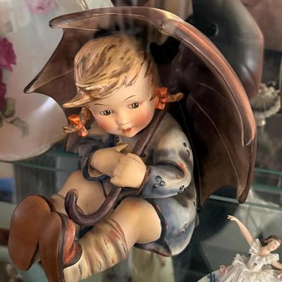 Vintage Pair of Hummel Umbrella Boy & Girl 152/A & 152/B, 8", FULL BEE TMK2 Figurines in Very Preowned Condition.