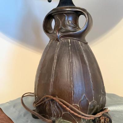 Antique PITTSBURGH Reverse Painted "CALL of the WILD" Table Lamp 22" Tall in VG Preowned Condition.