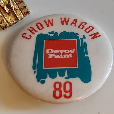 Sale Photo Thumbnail #218: This lot is for a Collection of Vintage KY Derby Memorabilia & Metal Pins.  This grouping includes metal pins sanctioned by Churchill Downs and other items like a Thunder Pin, Thunder Glasses, a Belmont Stakes Pin and another from a Breeders Cup.  Great l