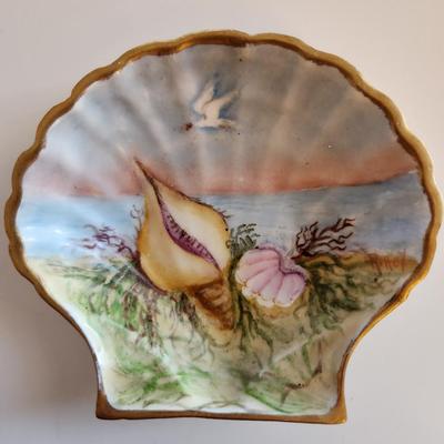 Sale Photo Thumbnail #264: This lot is for Two Hand-Painted Limoge Shell Dishes.  These dishes are from the Tressemann & Vogt Sea Life Collection produced by Limoge many years ago.  They appear to be in very nice condition with no chips. Marked on the verso.