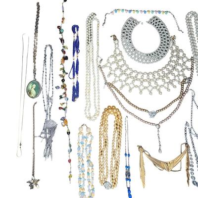 Sale Photo Thumbnail #638: Includes gold tone, silver tone, beads, faux pearls, and more. Total of 25+ pieces. [BK]