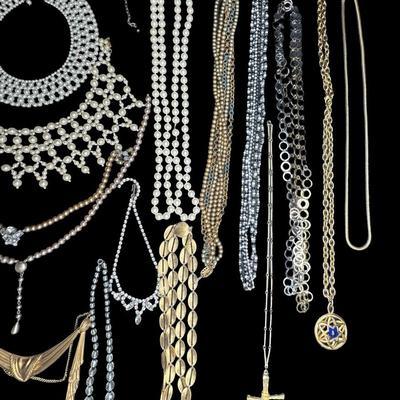 Sale Photo Thumbnail #637: Includes gold tone, silver tone, beads, faux pearls, and more. Total of 25+ pieces. [BK]