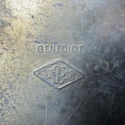 Sale Photo Thumbnail #655: Brass construction. Measurement: 3.5”H x 5.5”W x 5”D. [BK]