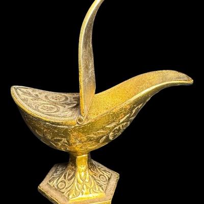 Sale Photo Thumbnail #659: Used in liturgical ceremonies. The hinged top works as it should. Measurement: 3.5”H. Pre-auction estimate: $50-$100. [BK]