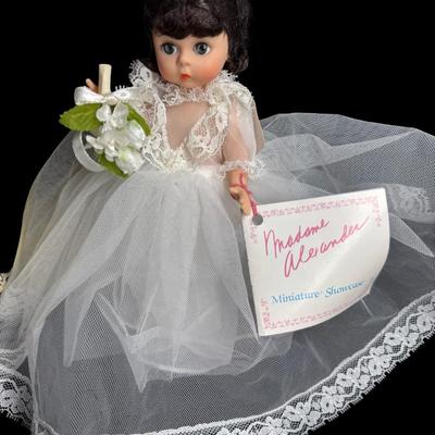 Sale Photo Thumbnail #664: Total of seven dolls. Re-assembly may be required on some. [BK]