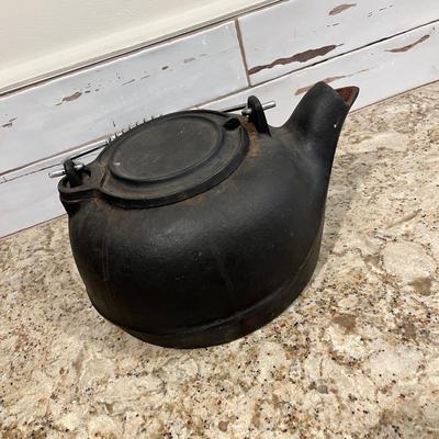 Lot 2 Vintage Cast iron tea pot