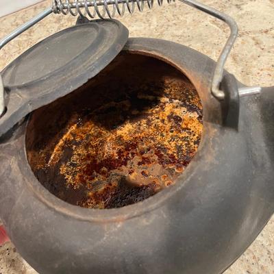 Lot 2 Vintage Cast iron tea pot