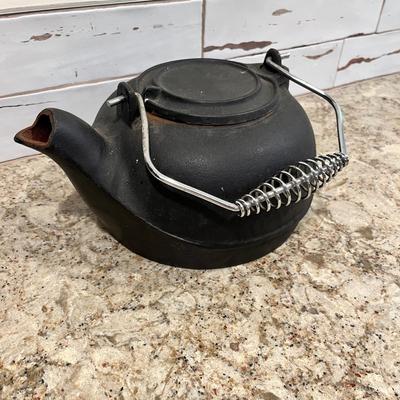 Lot 2 Vintage Cast iron tea pot