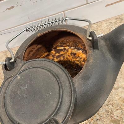 Lot 2 Vintage Cast iron tea pot