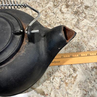 Lot 2 Vintage Cast iron tea pot