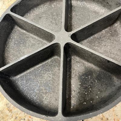 Lot 3 Small Skillet & Cornbread skillet