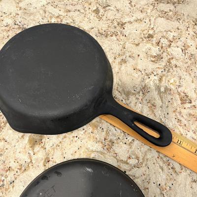 Lot 3 Small Skillet & Cornbread skillet