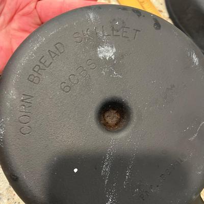 Lot 3 Small Skillet & Cornbread skillet