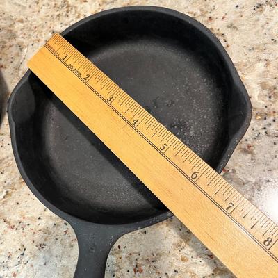 Lot 4 Wagner & other skillets