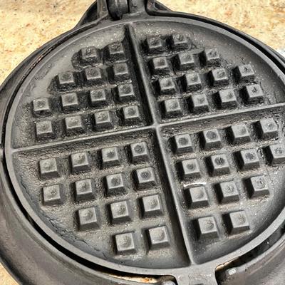 Lot 5 Griswold Waffle maker